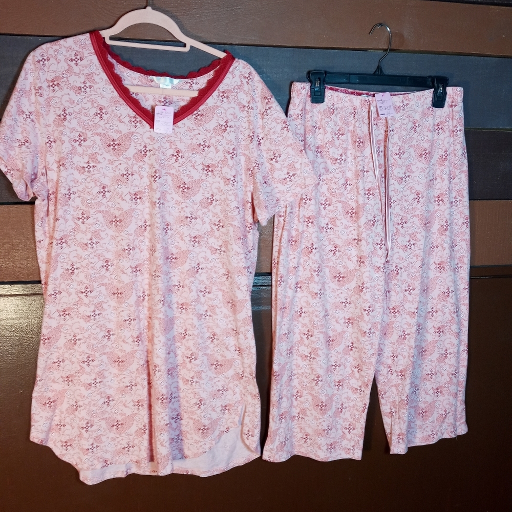 Like New Dockers Large Red/Pining Floral Short Sleeve pajama Set